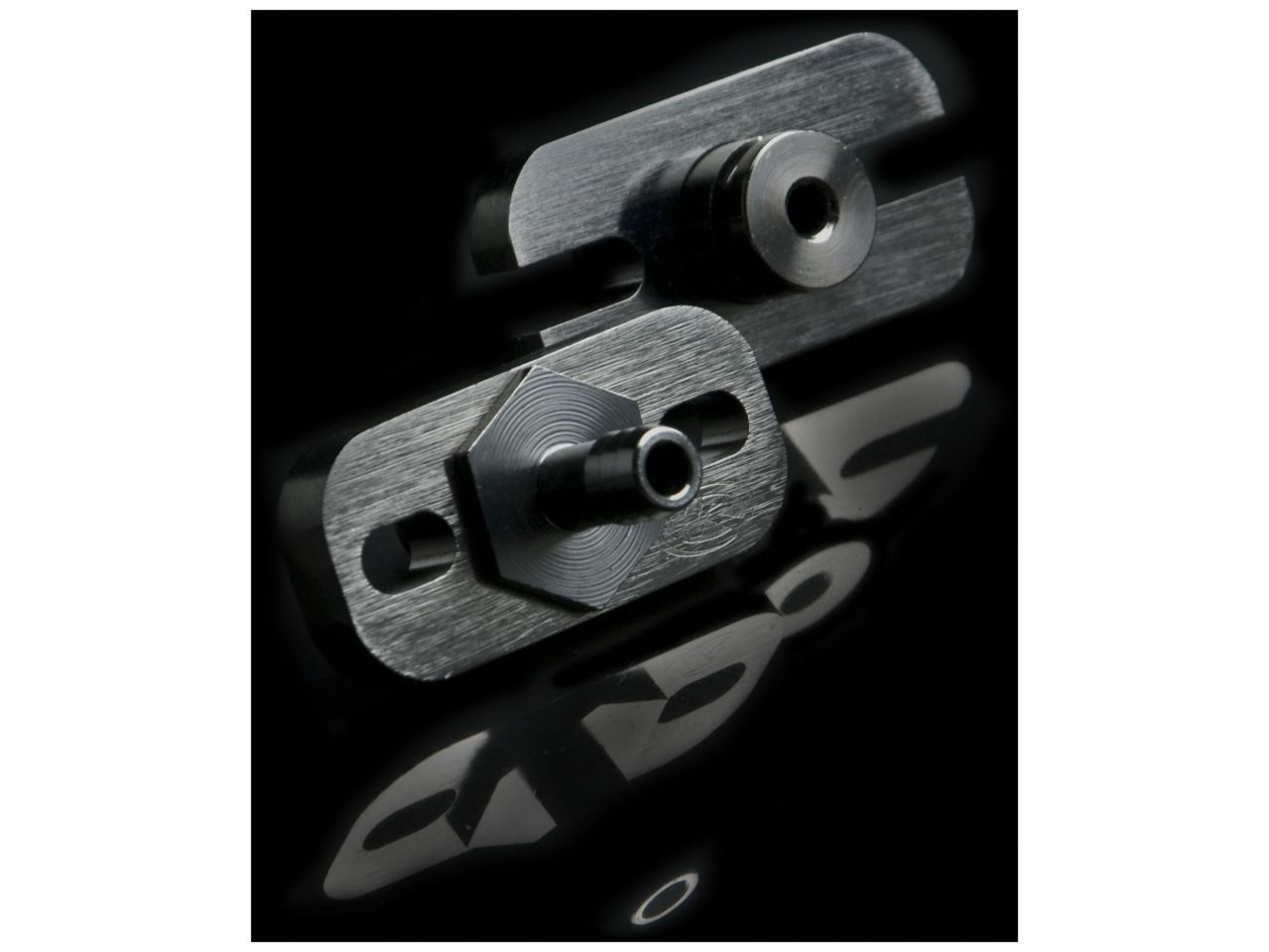 Weapon R 85-05 Toyota 2.0L -3.0L Fuel Rail Adapter