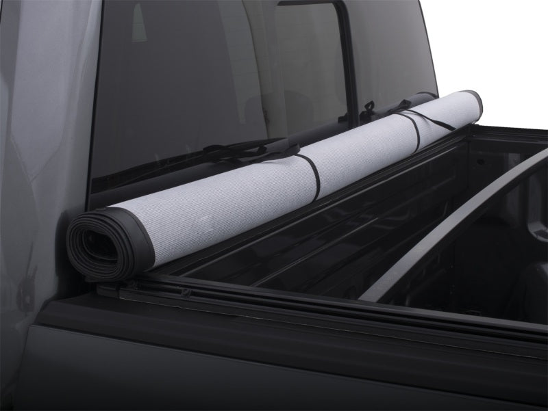 Lund 00-04 Dodge Dakota (5ft. Bed) Genesis Snap Tonneau Cover - Black