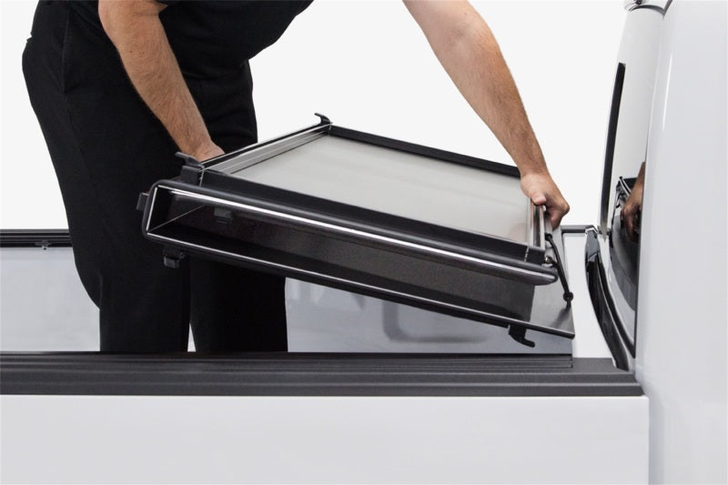 Access LOMAX Pro Series TriFold Cover 16-19 Toyota Tacoma 5ft Bed - Blk Diamond Mist