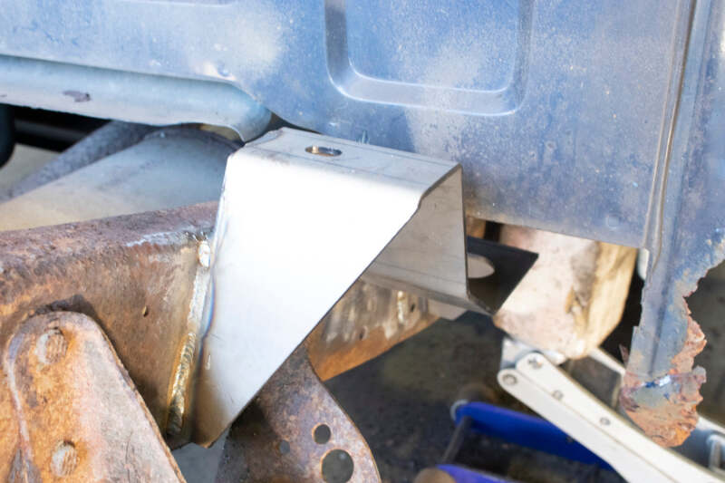 Rust Buster 1988-1998 Chevrolet & GMC C/K 1500 & 2500 Bed and Cab Mount Brackets - Right