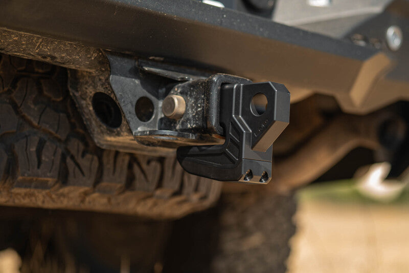 DV8 Universal Hitch Skid Plate - Black