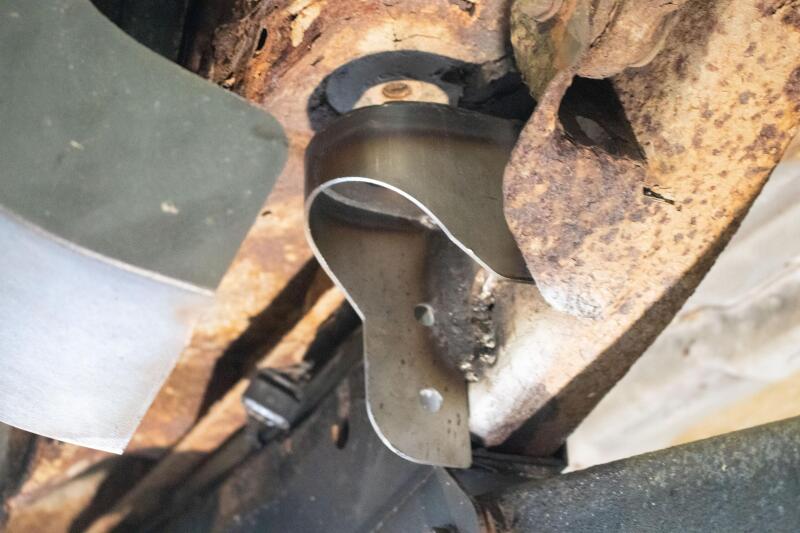 Rust Buster Avalanche/Suburban/Yukon Center Rear Body Frame Mount