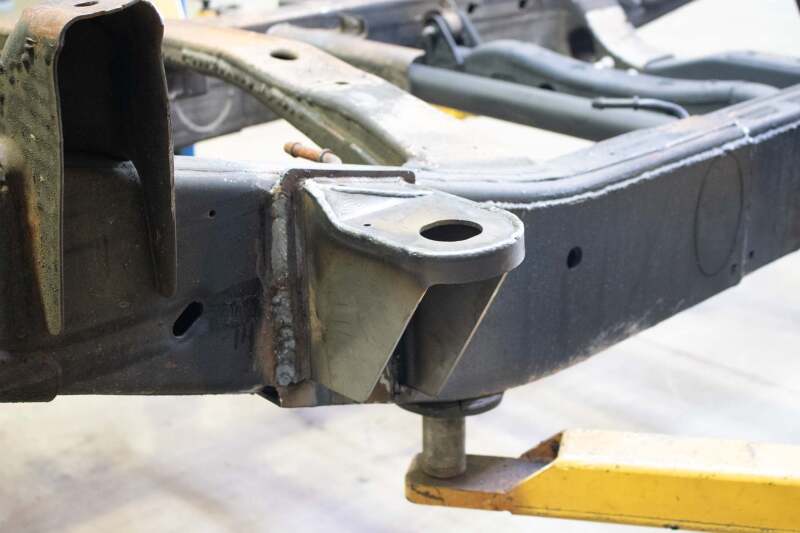 Rustbuster 11-18 Chevy Silverado 2500HD/3500HD Rear Cab Mount - Right